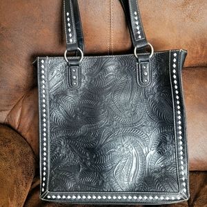 Blazin Roxx Western Handbag. Like new. Black with scrolling and buckstitch 😍
